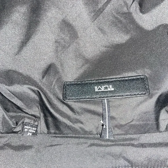 #29🎊Live 3/10/23 @7:30pm cst🖤Great Used Condition M Tumi Trench coat. - Picture 15 of 16